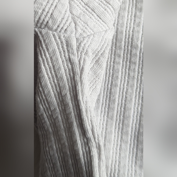 NWOT BP. white ribbed scalloped hemlines scoop 3 silver snap buttons baby tee - Picture 8 of 9